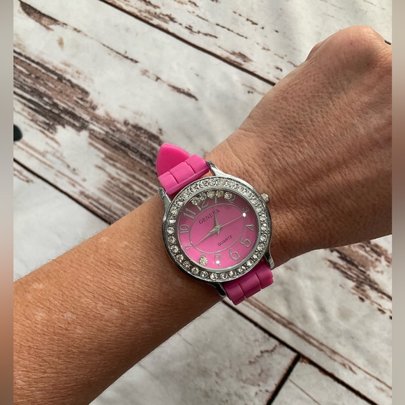 GENEVA PINK SILICONE WATCH - Picture 5 of 5